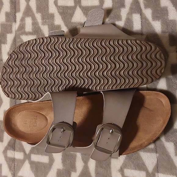 Women's Size 11 Sandals Lot - Picture 5 of 6